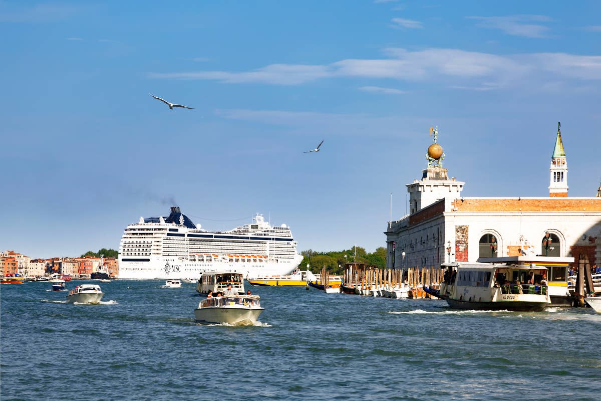 Venezia, la grande fuga delle crociere dalla Laguna: «Futuro a rischio»